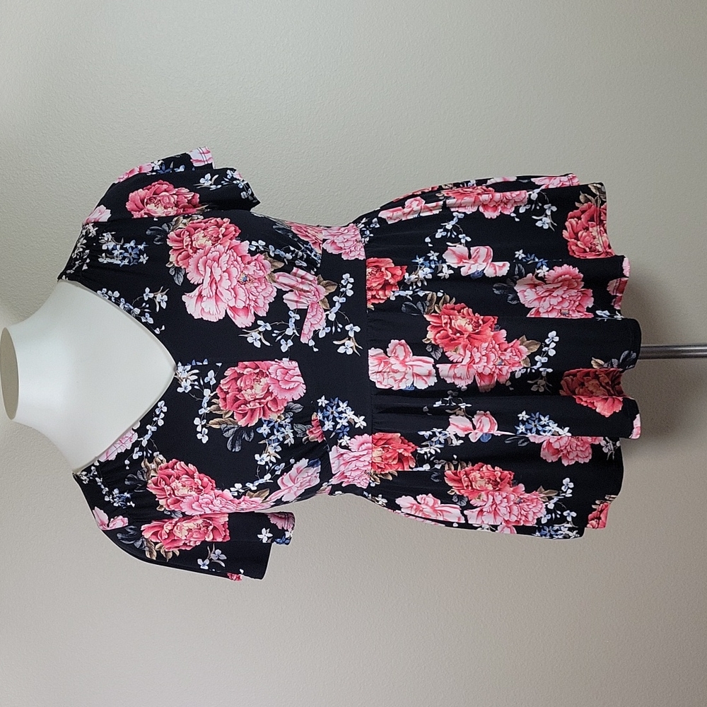 Torrid stretchy floral top